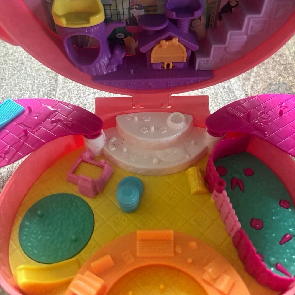 Polly Pocket Pet Vet Playset Starring Shani Cuddly Cat Purse‎ Compact